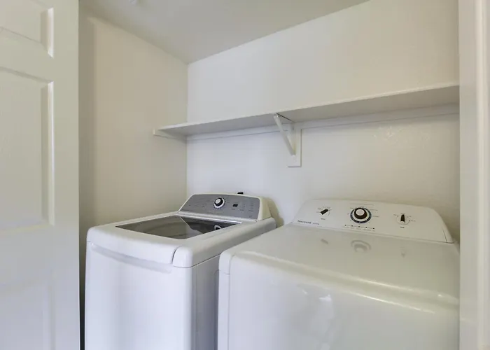 Holiday home Escape W/ Outdoor Community Pool & Hot Tub! *