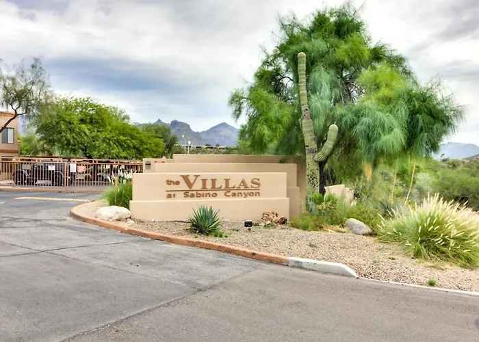 Escape W/ Outdoor Community Pool & Hot Tub! Holiday home Tucson