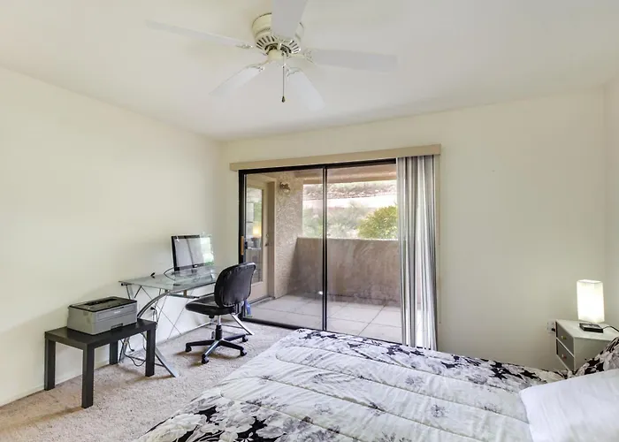 Escape W/ Outdoor Community Pool & Hot Tub! Holiday home