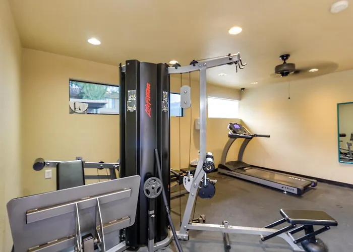 Holiday home Escape W/ Outdoor Community Pool & Hot Tub! *