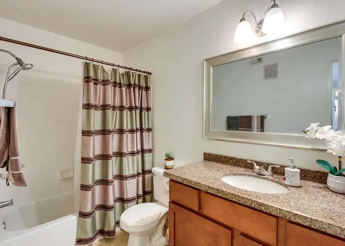 Escape W/ Outdoor Community Pool & Hot Tub! Tucson