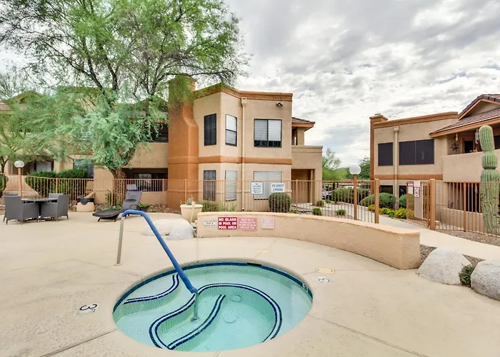 Escape W/ Outdoor Community Pool & Hot Tub! * Tucson