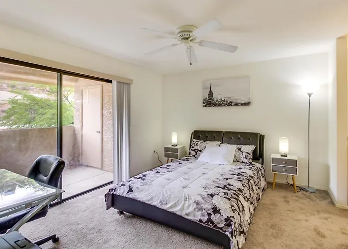 Escape W/ Outdoor Community Pool & Hot Tub! *