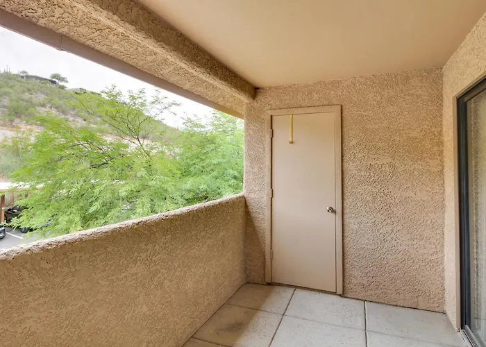 Escape W/ Outdoor Community Pool & Hot Tub! Tucson
