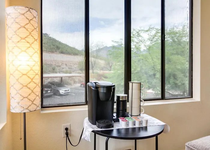 Escape W/ Outdoor Community Pool & Hot Tub! Holiday home