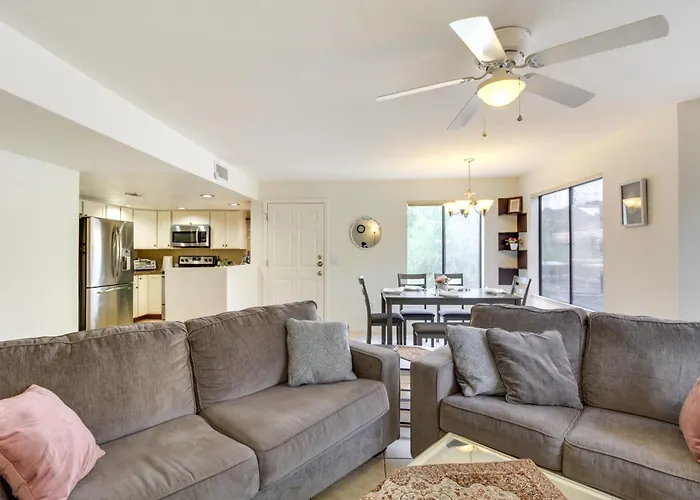 Escape W/ Outdoor Community Pool & Hot Tub! Holiday home Tucson