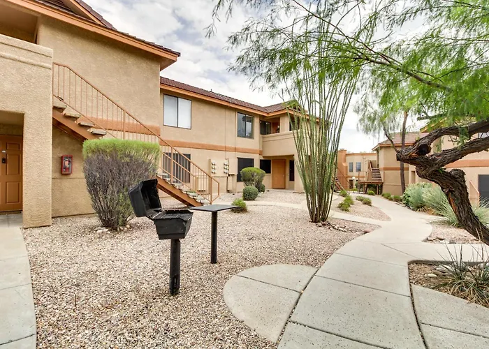 Escape W/ Outdoor Community Pool & Hot Tub! Tucson